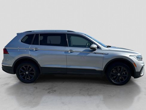 Used 2024 Volkswagen Tiguan SE AWD/4WD image 4