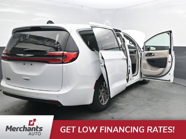 Used 2024 Chrysler Pacifica Touring-L FWD image 48