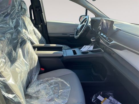New 2026 Toyota Sienna XLE image 15