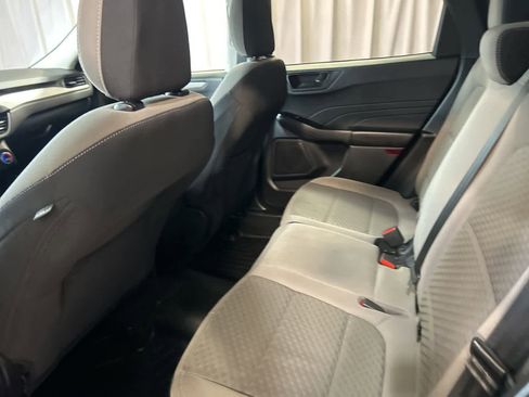 Used 2022 Ford Escape SE image 19