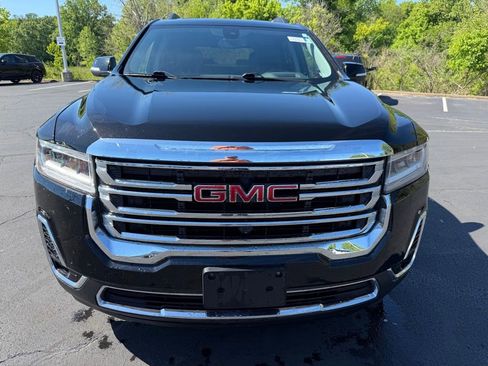 Used 2022 GMC Acadia SLT w/ Technology Package FWD image 2