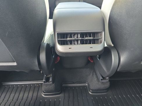 Used 2024 Tesla Model Y Long Range image 17
