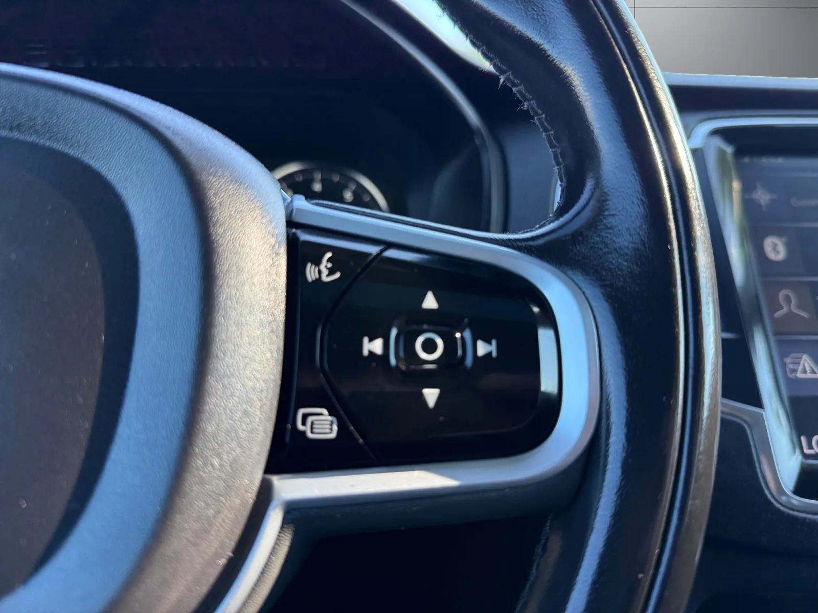 Used 2019 Volvo XC90 T5 Momentum AWD/4WD image 27