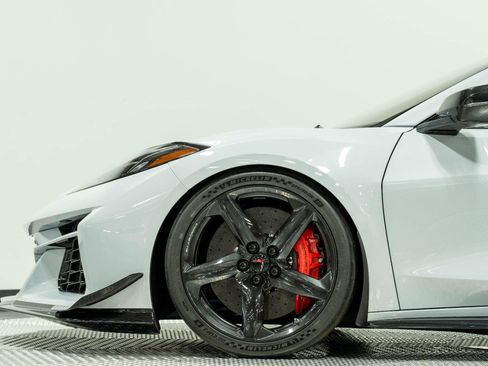Used 2023 Chevrolet Corvette Z06 w/ Z07 Performance Package RWD image 20