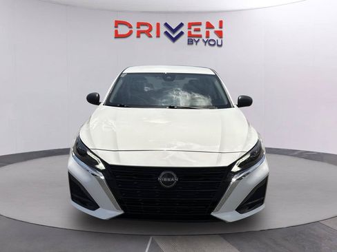 Used 2025 Nissan Altima 2.5 SV FWD image 9