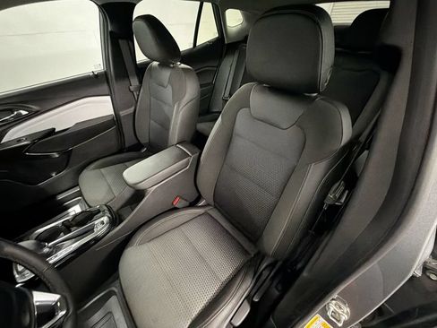 Used 2025 Chevrolet Trax LT w/ Driver Confidence Package FWD image 18