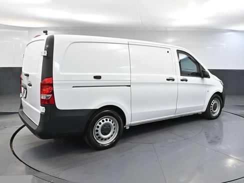 Used 2023 Mercedes-Benz Metris image 3