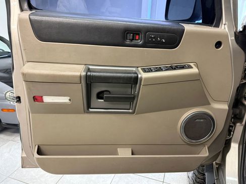 Used 2003 HUMMER H2 w/ Preferred Equipment Group image 13