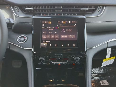 Used 2025 Jeep Grand Cherokee Laredo X w/ Luxury Tech Group I RWD image 26