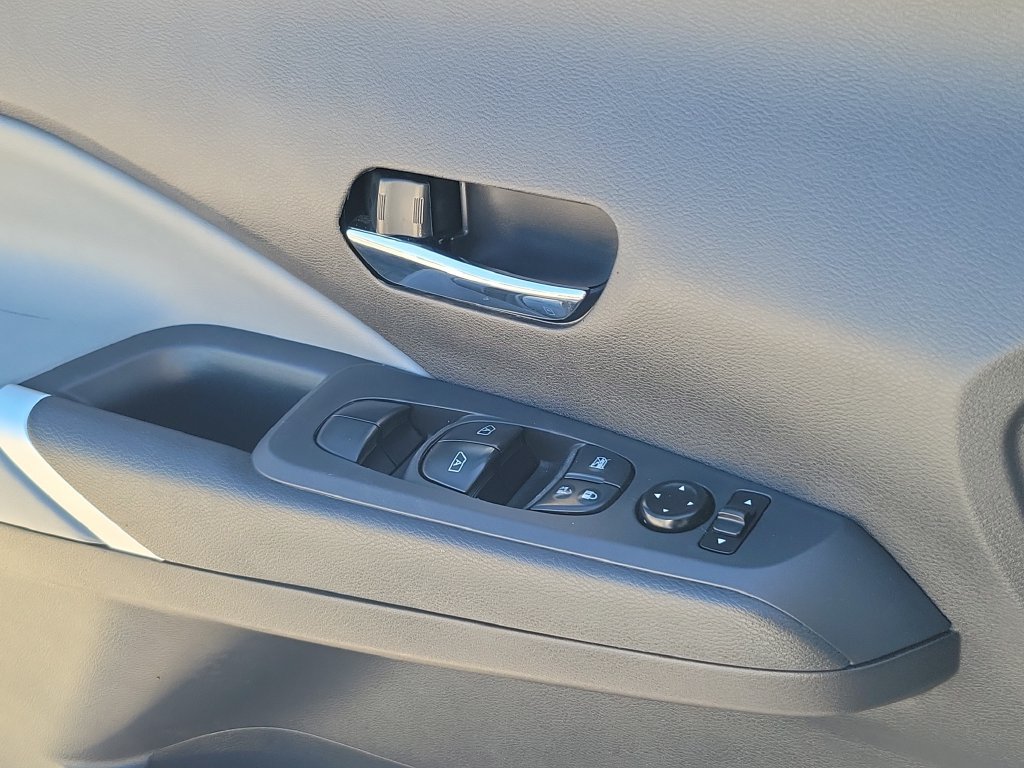 Certified 2023 Nissan Kicks SR w/ SR Premium Package FWD image 19