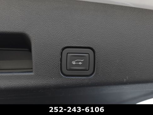 Used 2025 GMC Acadia Elevation image 37