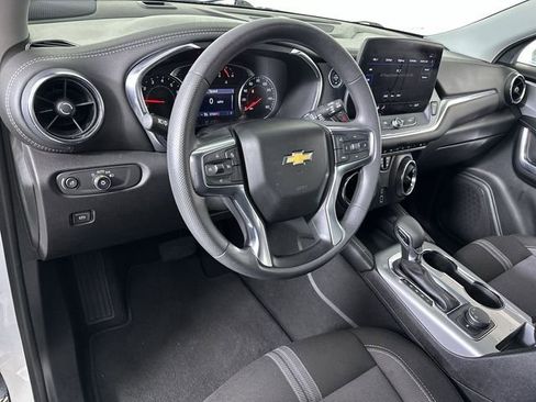 Used 2025 Chevrolet Blazer LT FWD image 10
