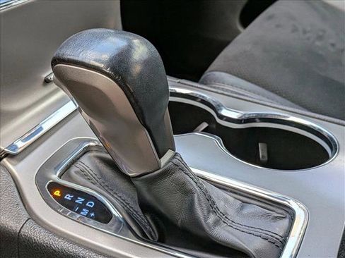 Used 2021 Jeep Grand Cherokee Laredo X image 12