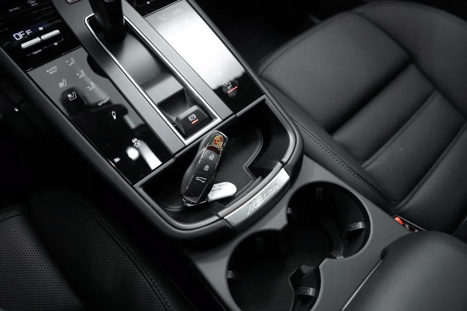 Certified 2026 Porsche Macan S AWD/4WD image 32