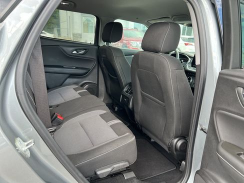 Used 2025 Chevrolet Blazer LT FWD image 11