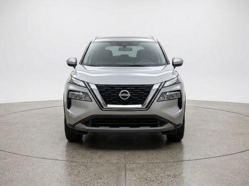 Used 2025 Nissan Rogue SV image 2