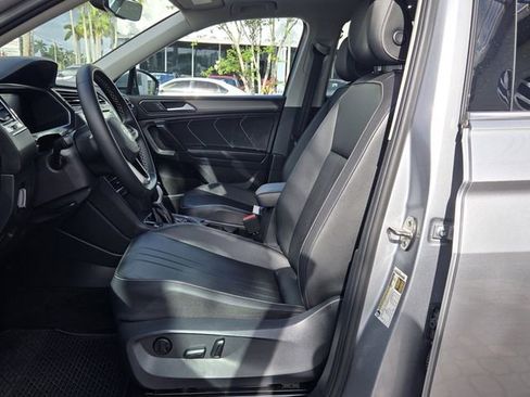 Certified 2023 Volkswagen Tiguan SE w/ Panoramic Sunroof Package FWD image 12