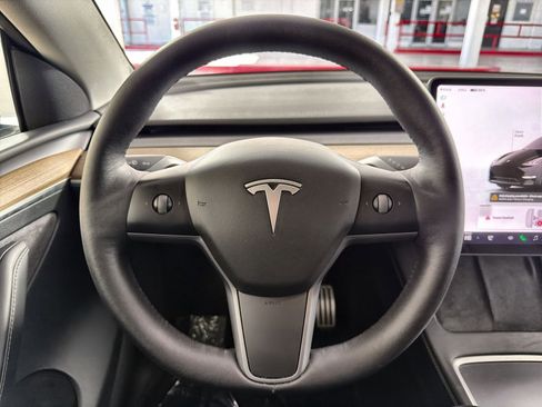 Used 2023 Tesla Model Y Performance image 16