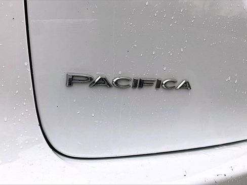 Used 2019 Chrysler Pacifica Touring Plus w/ Tire & Wheel Group image 22