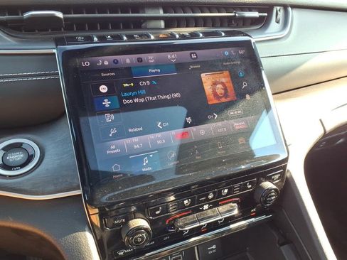 Certified 2023 Jeep Grand Cherokee Limited w/ Luxury Tech Group II AWD/4WD image 18