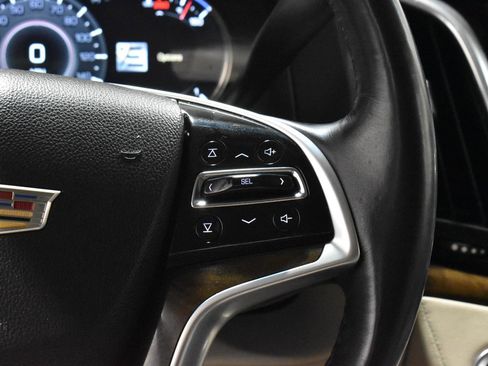 Used 2018 Cadillac Escalade Luxury AWD/4WD image 10