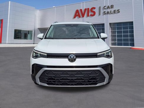 Used 2025 Volkswagen Taos SE AWD/4WD image 2