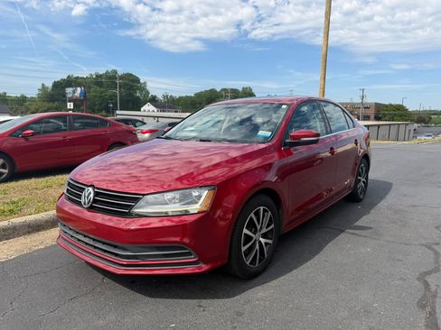 Used 2017 Volkswagen Jetta SE FWD image 3