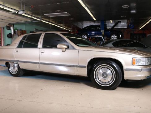 Used 1994 Cadillac Fleetwood Brougham RWD image 5