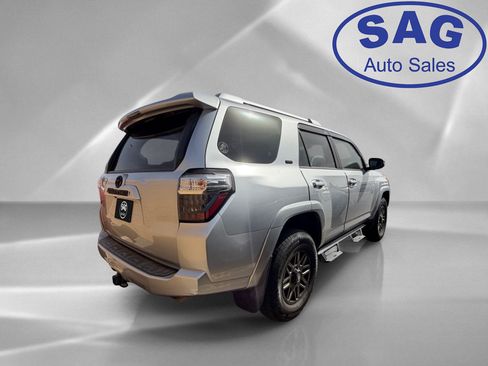 Used 2018 Toyota 4Runner SR5 AWD/4WD image 3