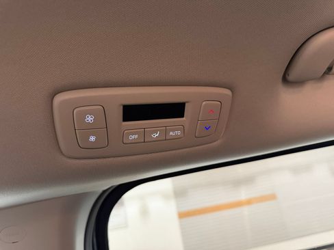 Used 2026 Kia Carnival FWD image 20