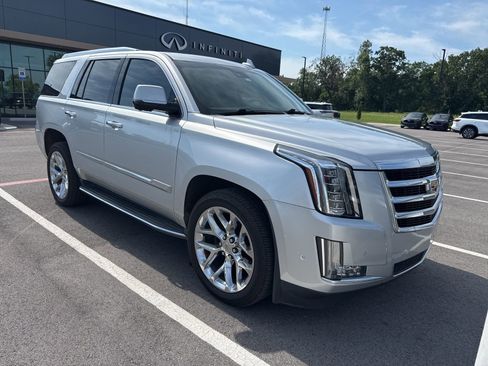 Used 2020 Cadillac Escalade Luxury RWD image 4