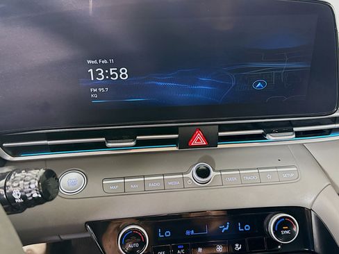 Used 2024 Hyundai Elantra SEL image 18