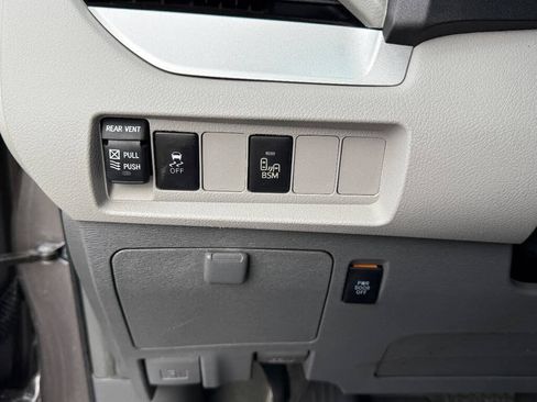 Used 2016 Toyota Sienna XLE image 25