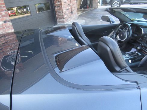 Used 2019 Chevrolet Corvette Z06 w/ Z07 Performance Package RWD image 13