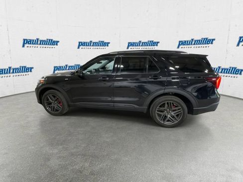 Used 2025 Ford Explorer ST-Line w/ ST-Line Street Pack AWD/4WD image 7