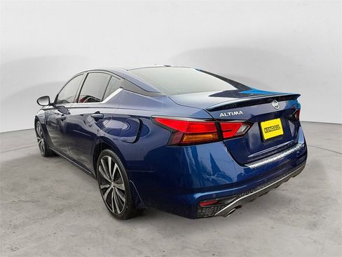 Used 2021 Nissan Altima 2.5 SR image 2
