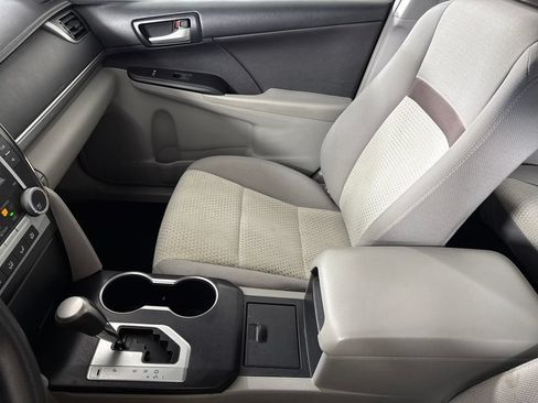 Used 2013 Toyota Camry LE FWD image 18