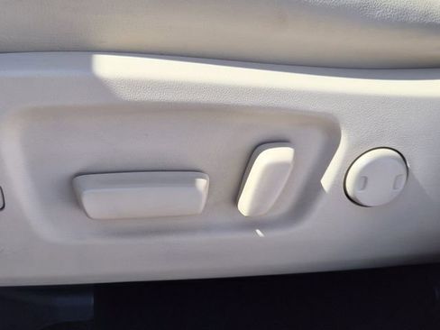 Used 2017 Toyota Highlander Limited image 19