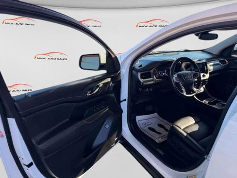 Used 2022 GMC Acadia SLT w/ LPO, Floor Liner Package AWD/4WD image 9