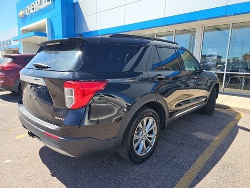 Used 2023 Ford Explorer XLT w/ Equipment Group 202A AWD/4WD image 3
