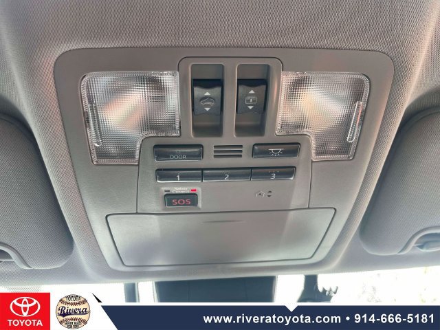 Used 2018 Toyota Highlander Limited Platinum AWD/4WD image 32