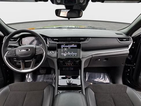 Used 2023 Jeep Grand Cherokee L Laredo image 2