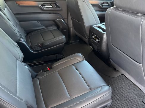 Used 2025 GMC Yukon XL Denali RWD image 25