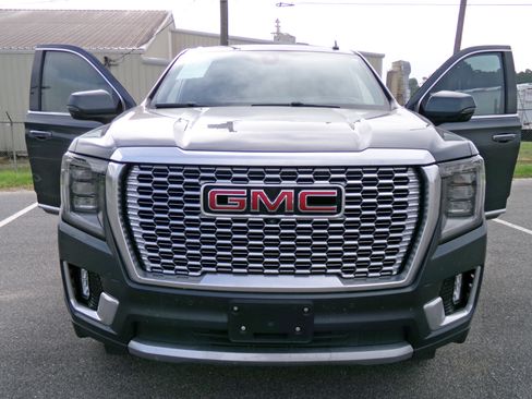 Used 2021 GMC Yukon XL Denali w/ Denali Ultimate Package AWD/4WD image 6