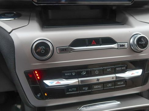 Used 2023 Ford Explorer XLT w/ Equipment Group 202A image 33