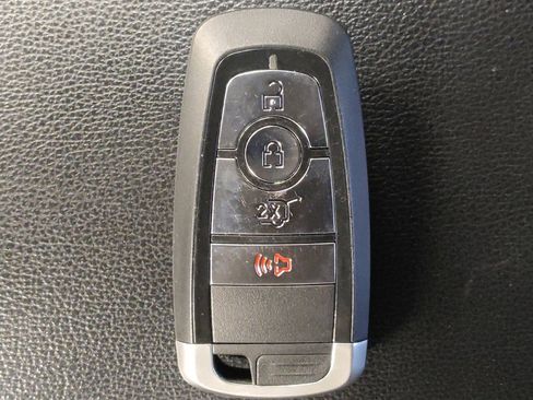 Used 2020 Ford Fusion SE FWD image 32