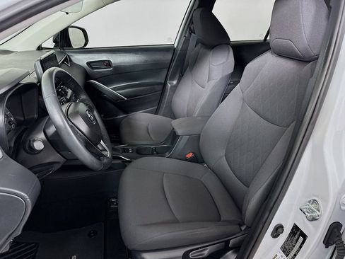 Used 2025 Toyota Corolla Cross LE FWD image 8