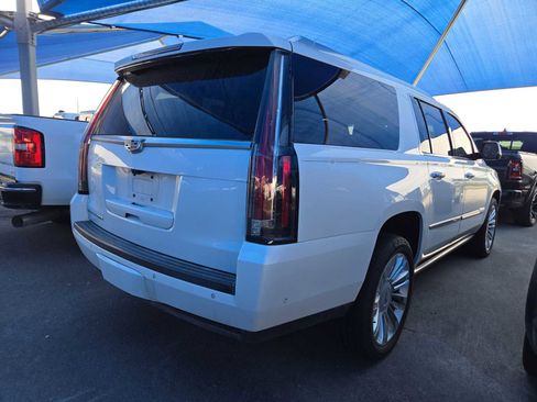 Used 2019 Cadillac Escalade ESV Platinum AWD/4WD image 4