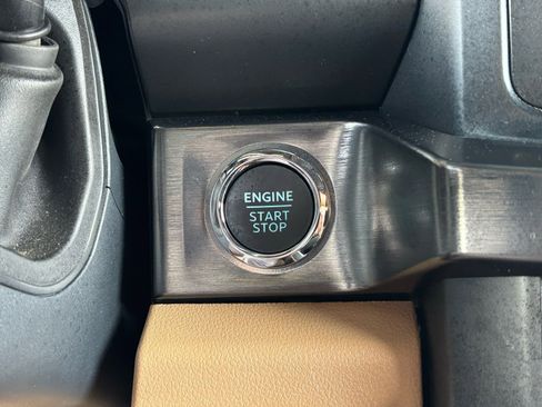 Used 2025 Ford F250 Lariat w/ Chrome Package image 20