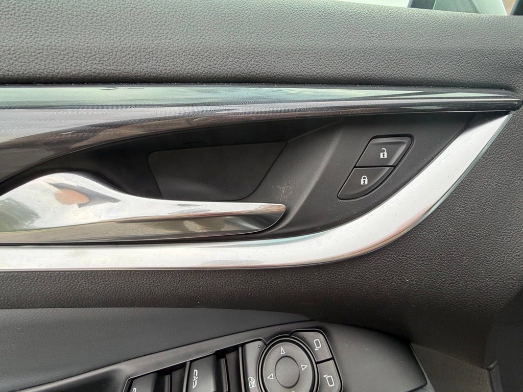 Used 2024 Buick Enclave Essence AWD/4WD image 16
